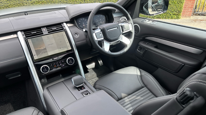 Land Rover Discovery 3.0 D350 Tempest 5dr Auto Diesel Station Wagon - Image 37